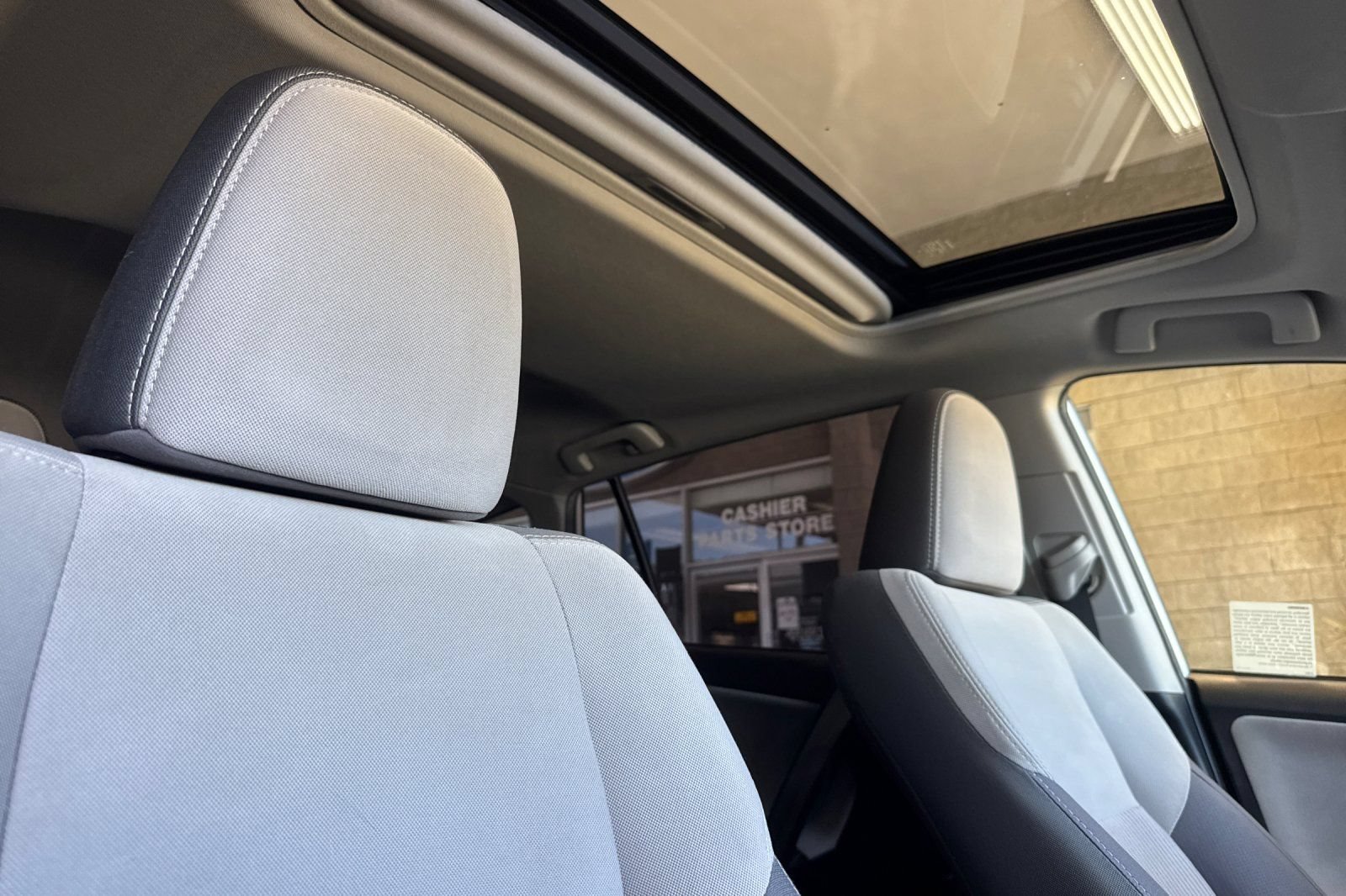Used 2015 Toyota RAV4 XLE FWD image 17