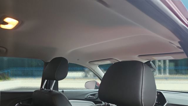 Used 2025 Chevrolet Trax LT w/ LT Convenience Package image 17