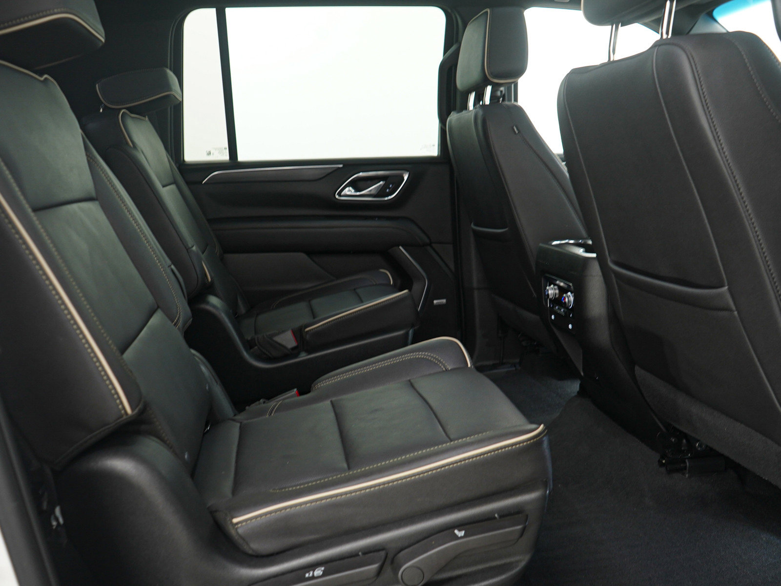 Used 2023 GMC Yukon XL SLT image 16