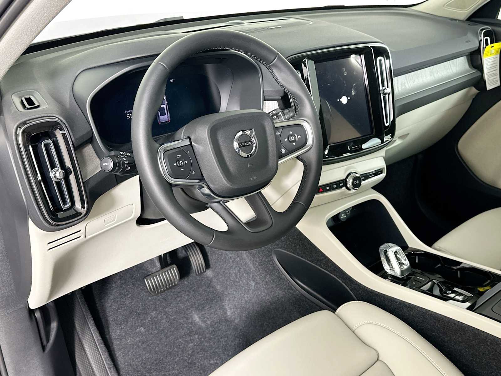 New 2026 Volvo XC40 B5 Ultra w/ Climate Package image 9