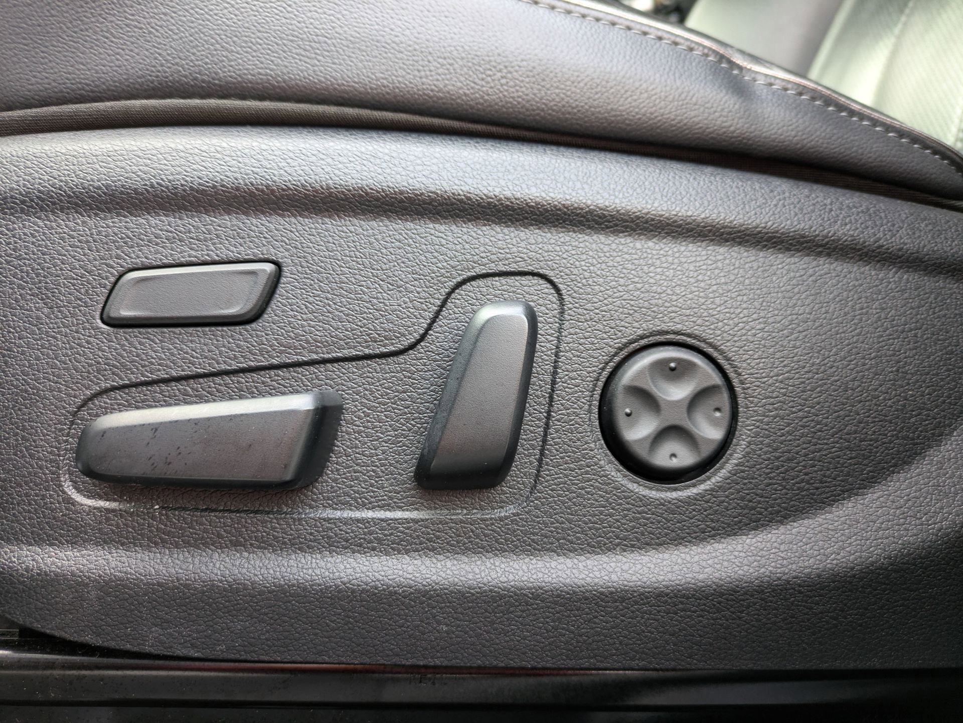 Used 2022 Hyundai Santa Fe Limited AWD/4WD image 39