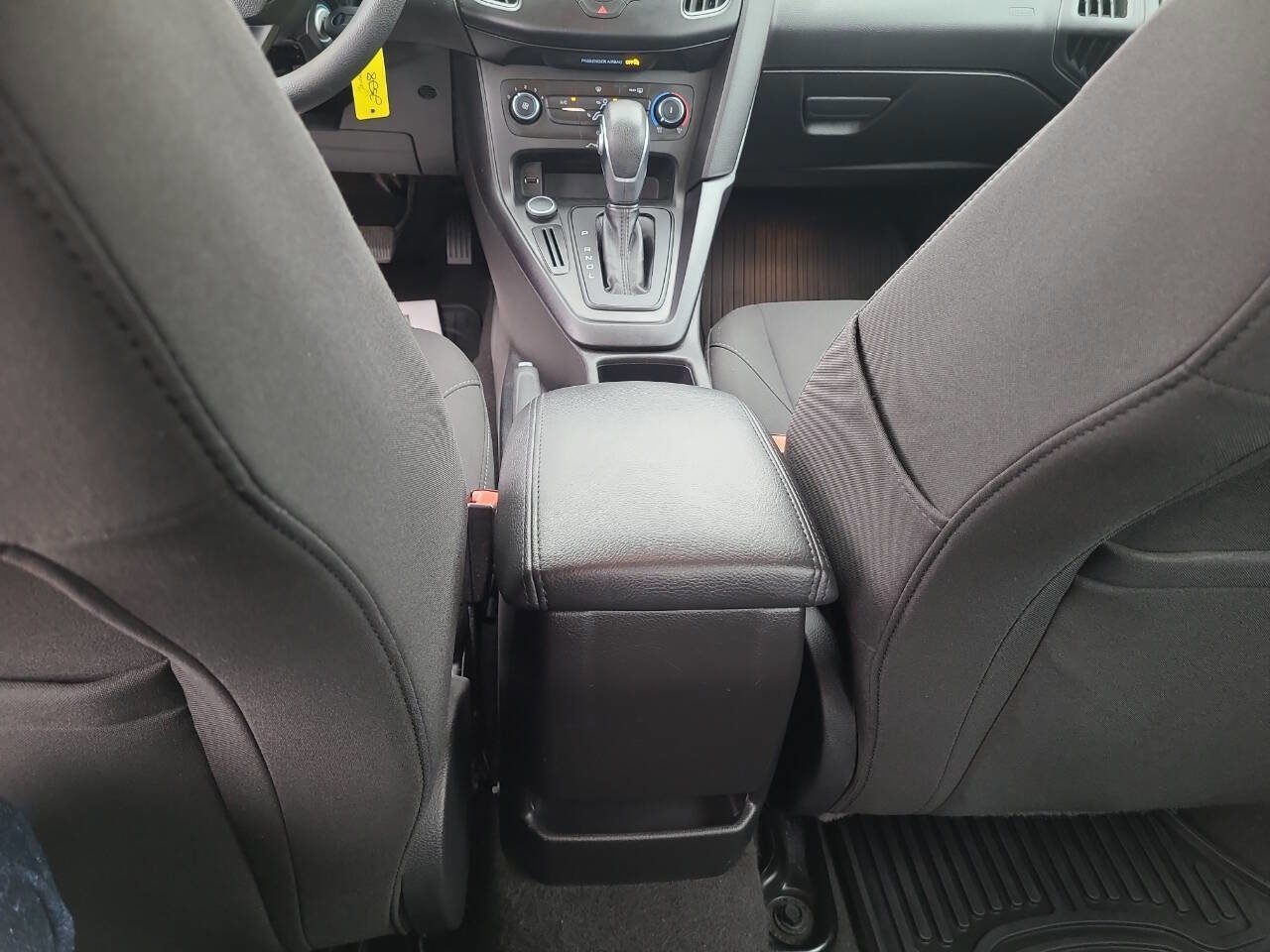 Used 2017 Ford Focus SE image 29