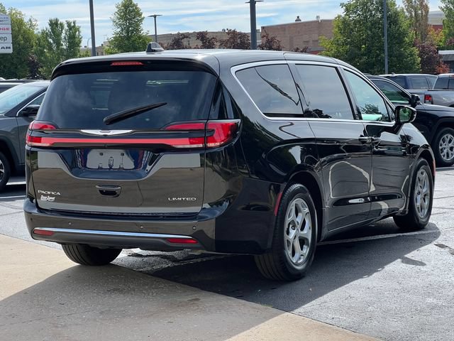 Used 2024 Chrysler Pacifica Limited FWD image 51