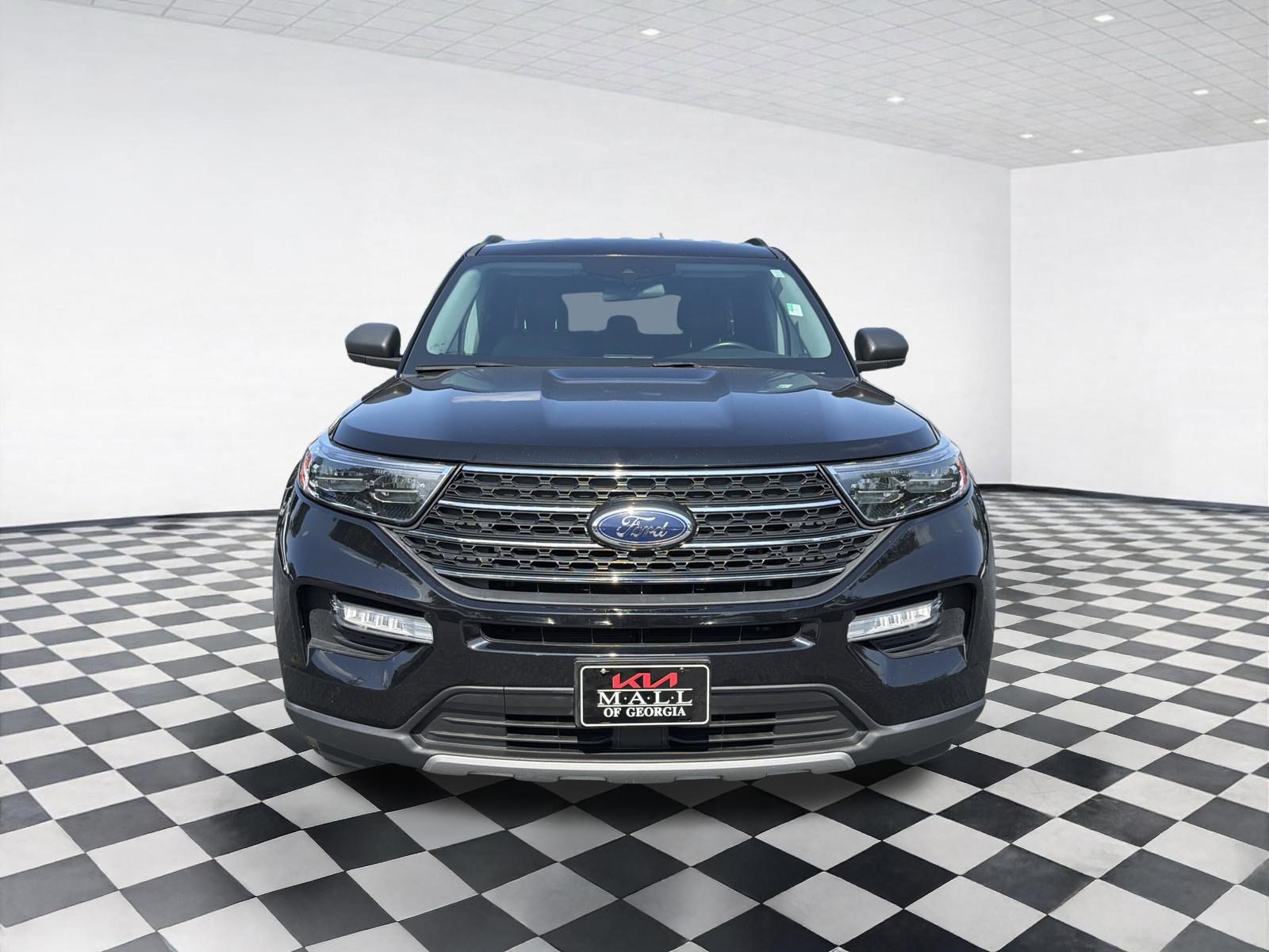 Used 2023 Ford Explorer XLT w/ Equipment Group 202A RWD image 2