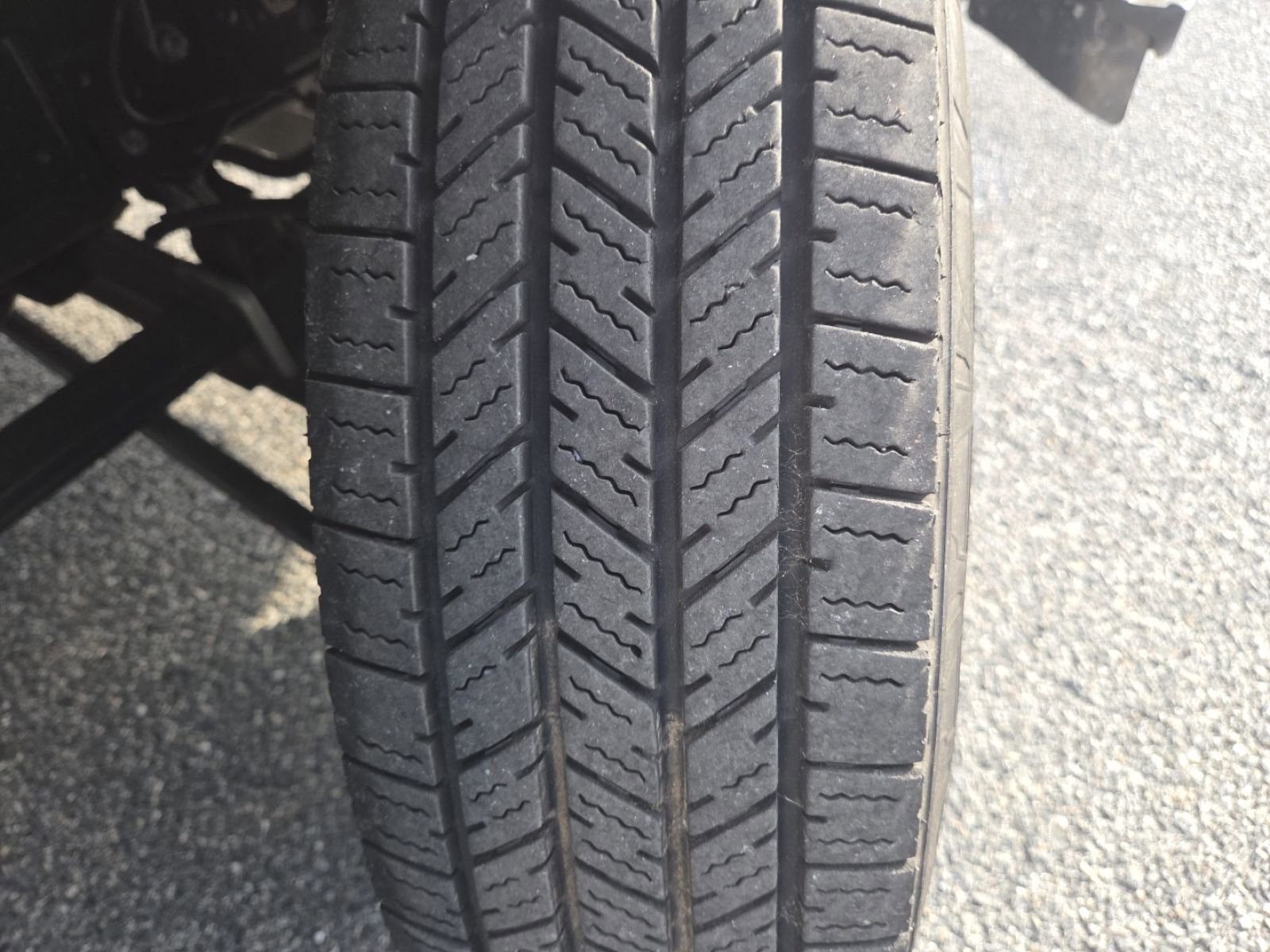 Used 2023 Isuzu NPR image 9