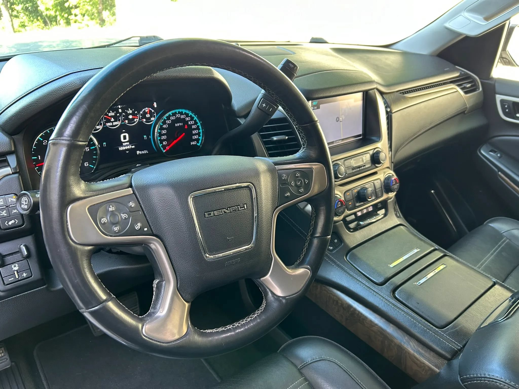 Used 2019 GMC Yukon XL Denali w/ Denali Ultimate Package AWD/4WD image 3