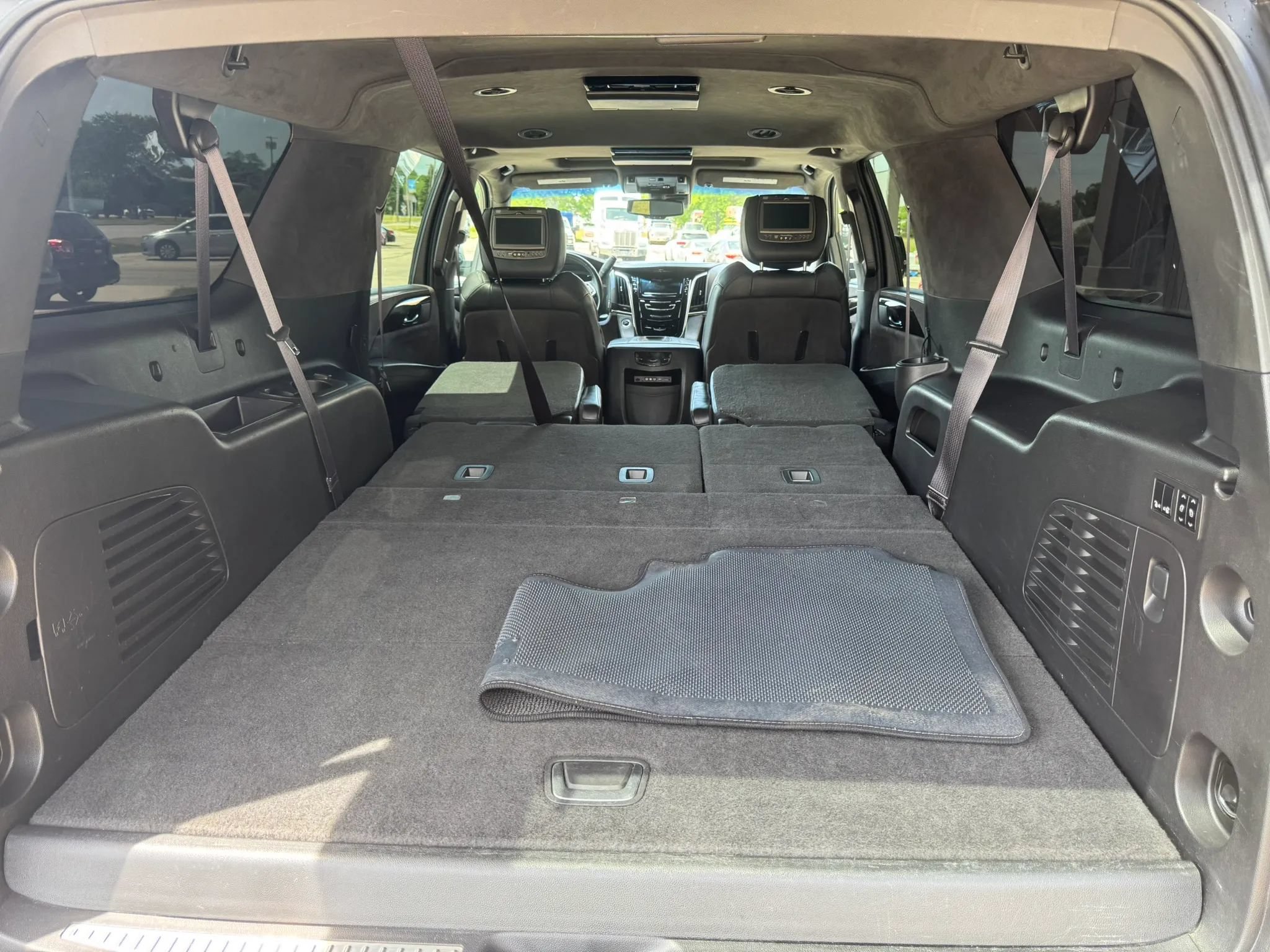 Used 2016 Cadillac Escalade ESV Platinum AWD/4WD image 25