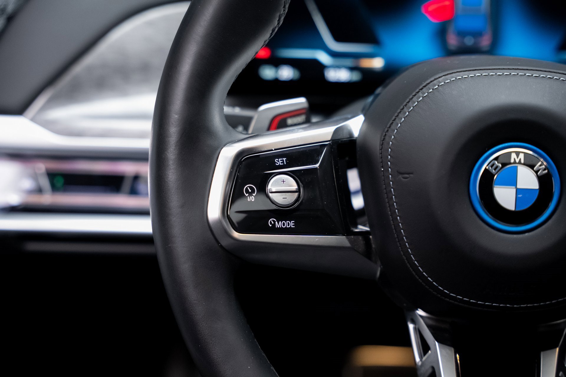 Used 2023 BMW i7 xDrive60 w/ Executive Package 2 image 43