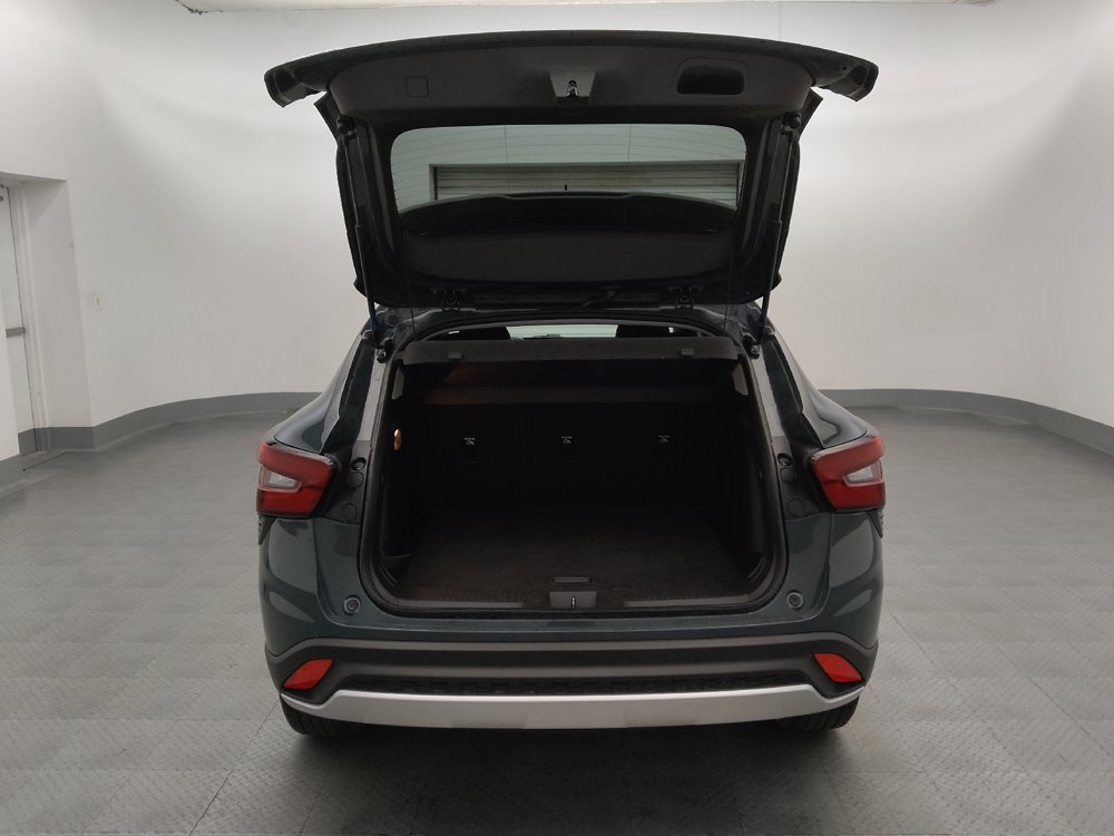 Used 2025 Chevrolet Trax LT w/ Driver Confidence Package FWD image 29
