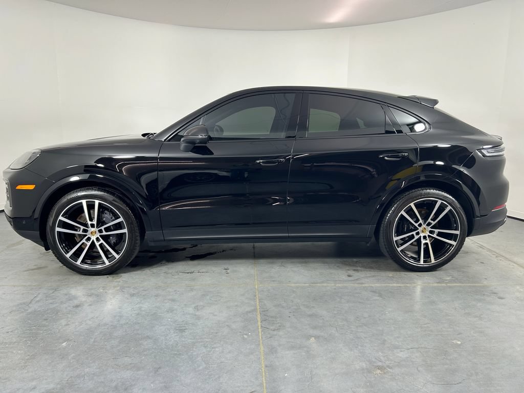 Used 2024 Porsche Cayenne Coupe AWD/4WD image 2