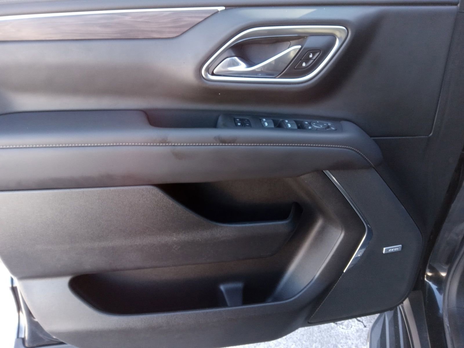 Used 2021 Chevrolet Tahoe LT w/ LT Signature Package image 9