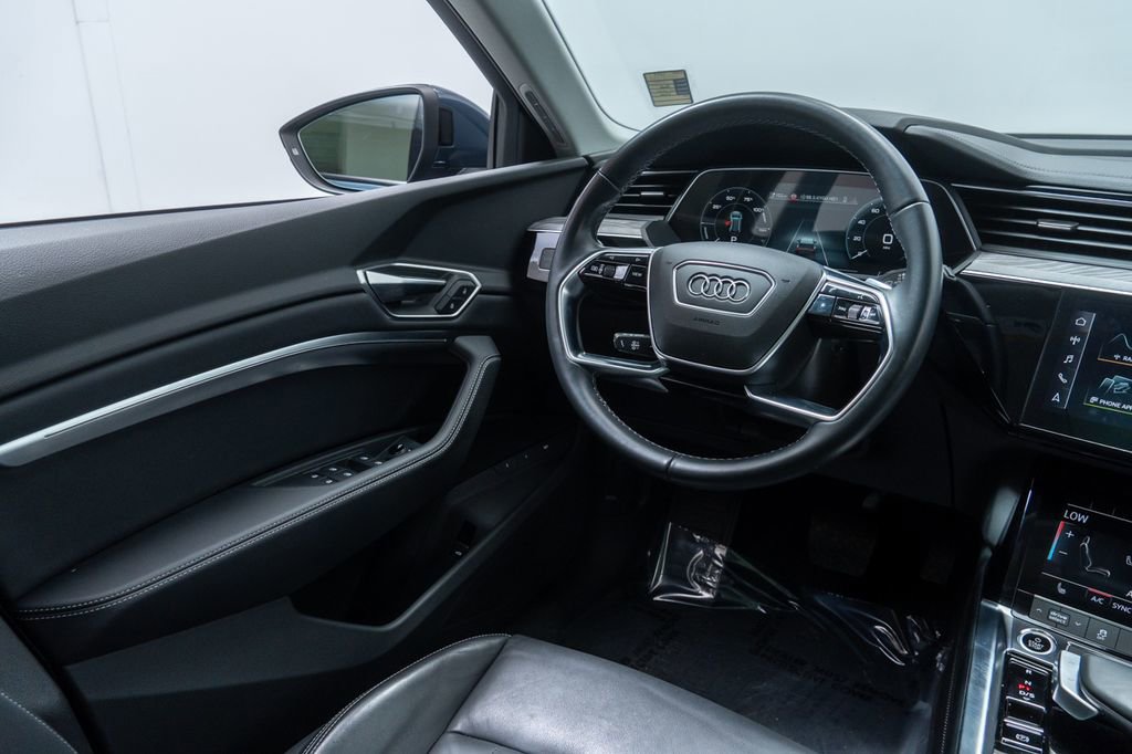 Used 2024 Audi Q8 e-tron Premium image 22