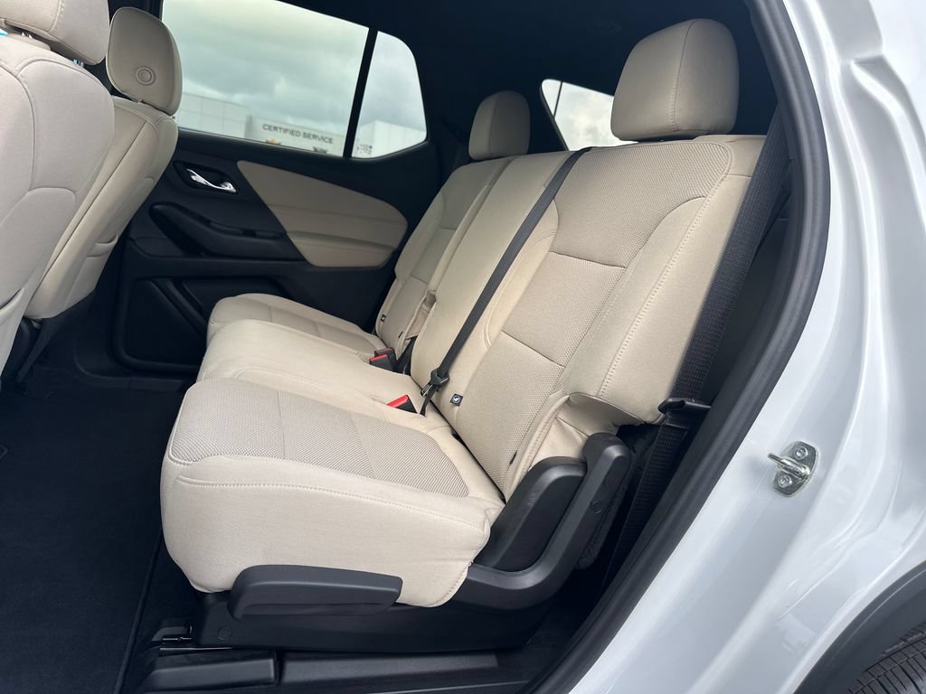 Used 2023 Chevrolet Traverse LS FWD image 14