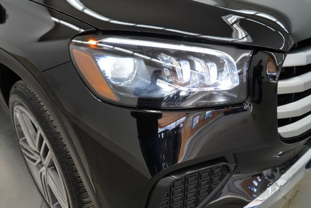 Used 2025 Mercedes-Benz GLS 450 4MATIC image 4