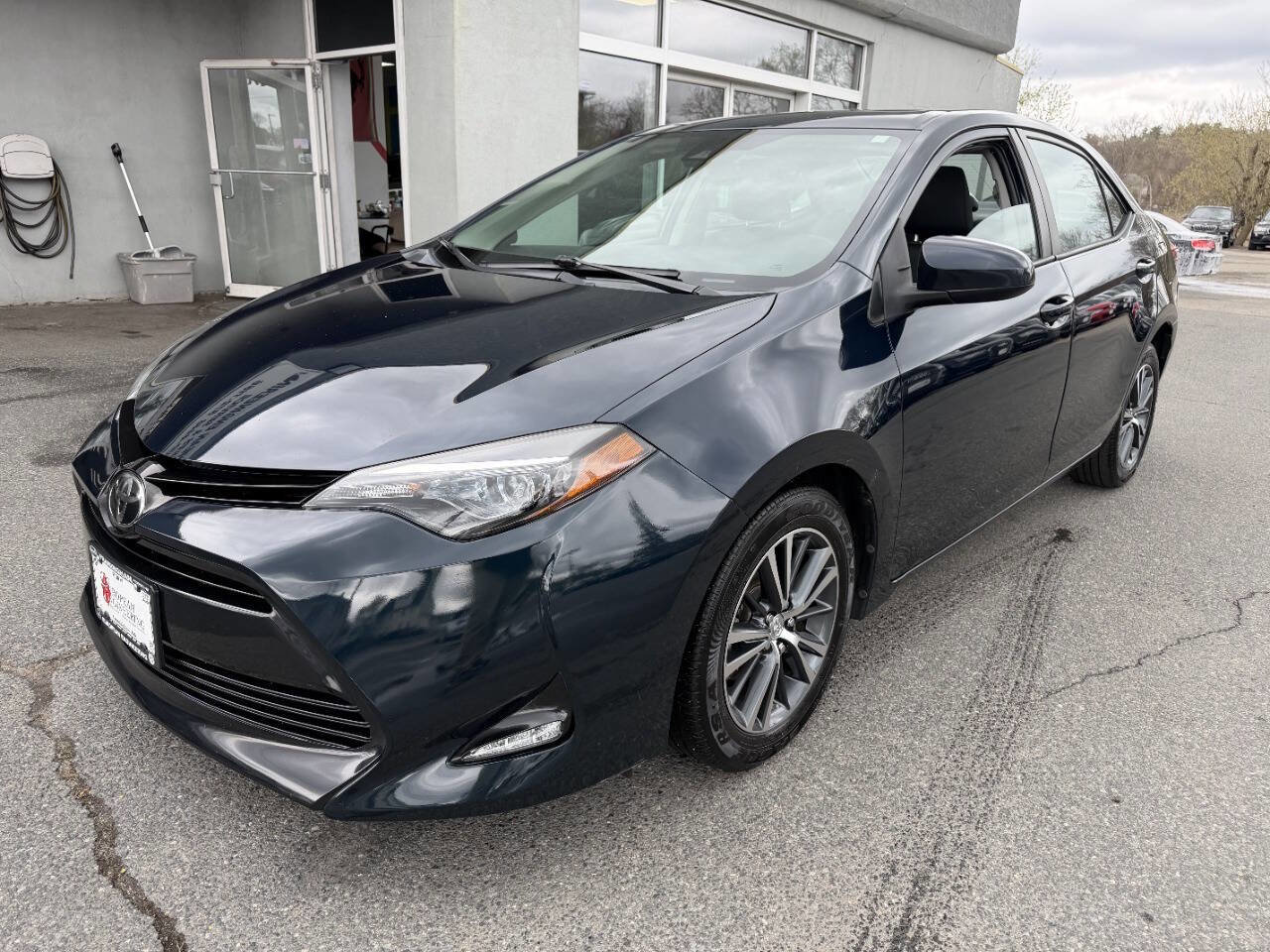 Used 2018 Toyota Corolla LE w/ LE Premium Package w/Moonroof FWD image 4