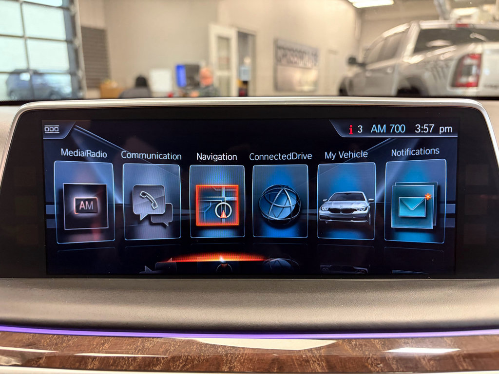 Used 2017 BMW 750i xDrive AWD/4WD image 13