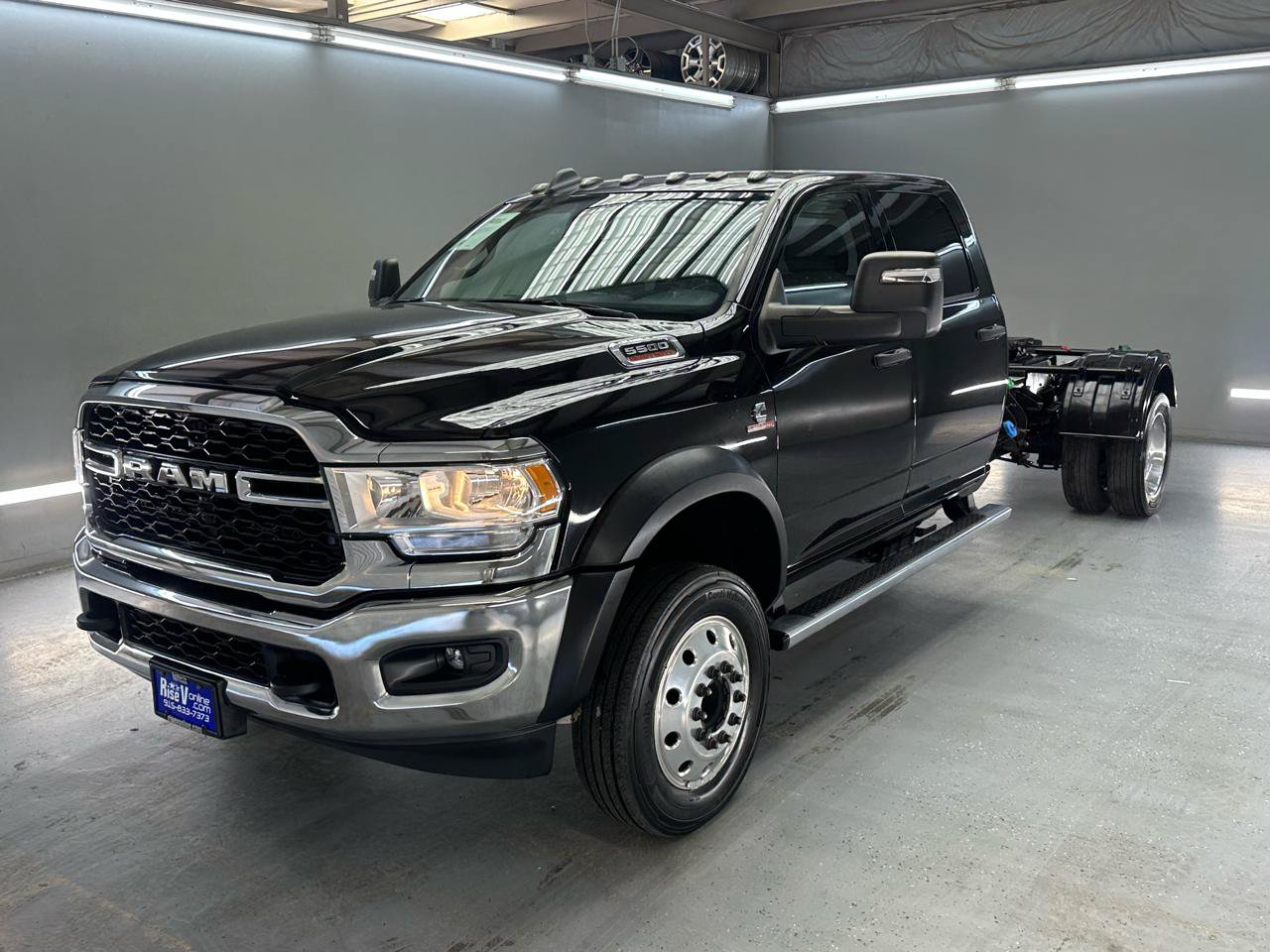 Used 2023 RAM 5500 Tradesman w/ Chrome Appearance Group RWD image 3
