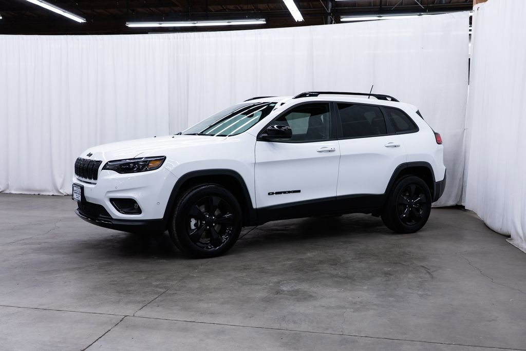 Used 2023 Jeep Cherokee Altitude Lux AWD/4WD image 3