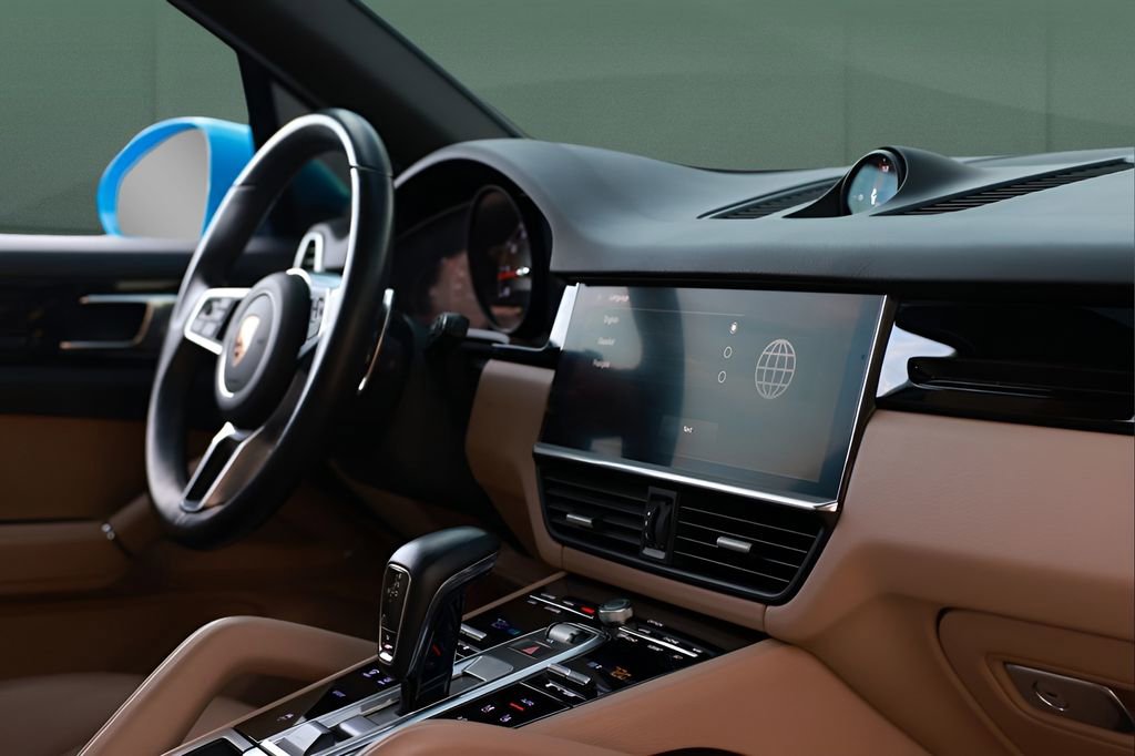 Used 2023 Porsche Cayenne image 18