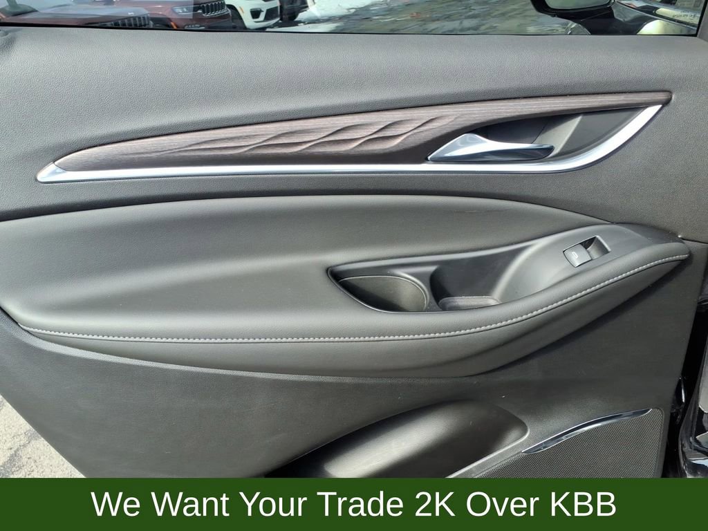 Used 2023 Buick Enclave Avenir w/ Avenir Technology Package image 17