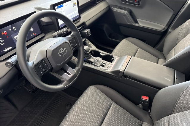 Used 2026 Toyota RAV4 LE AWD/4WD image 7