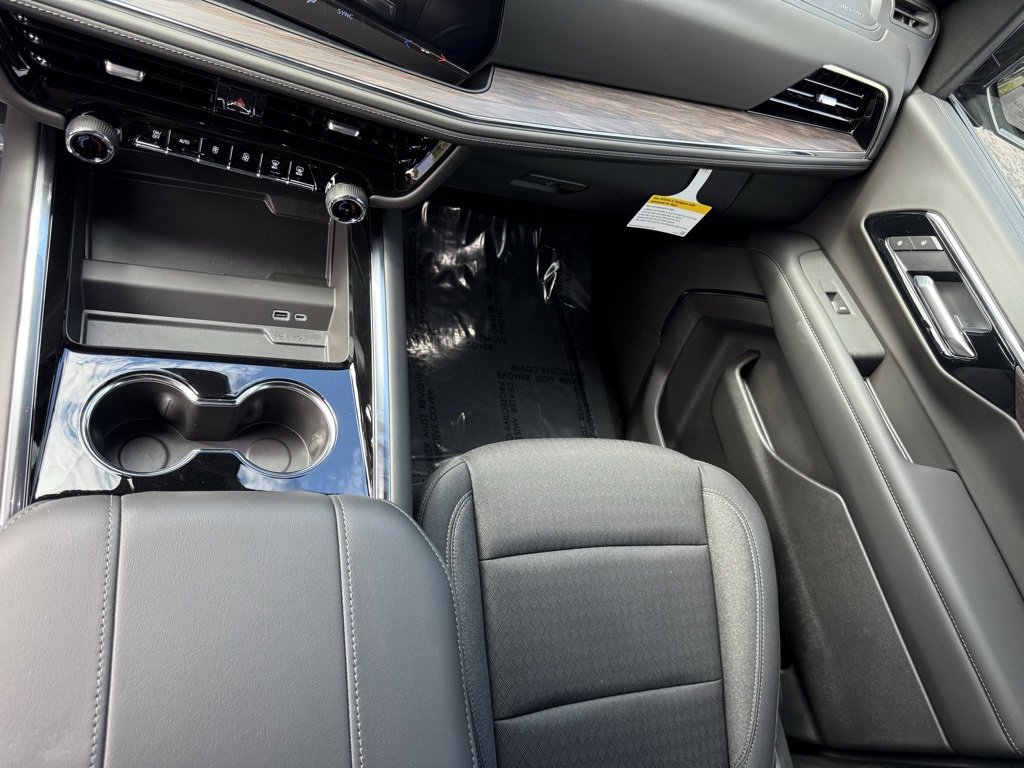 New 2026 Chevrolet Suburban LS image 25