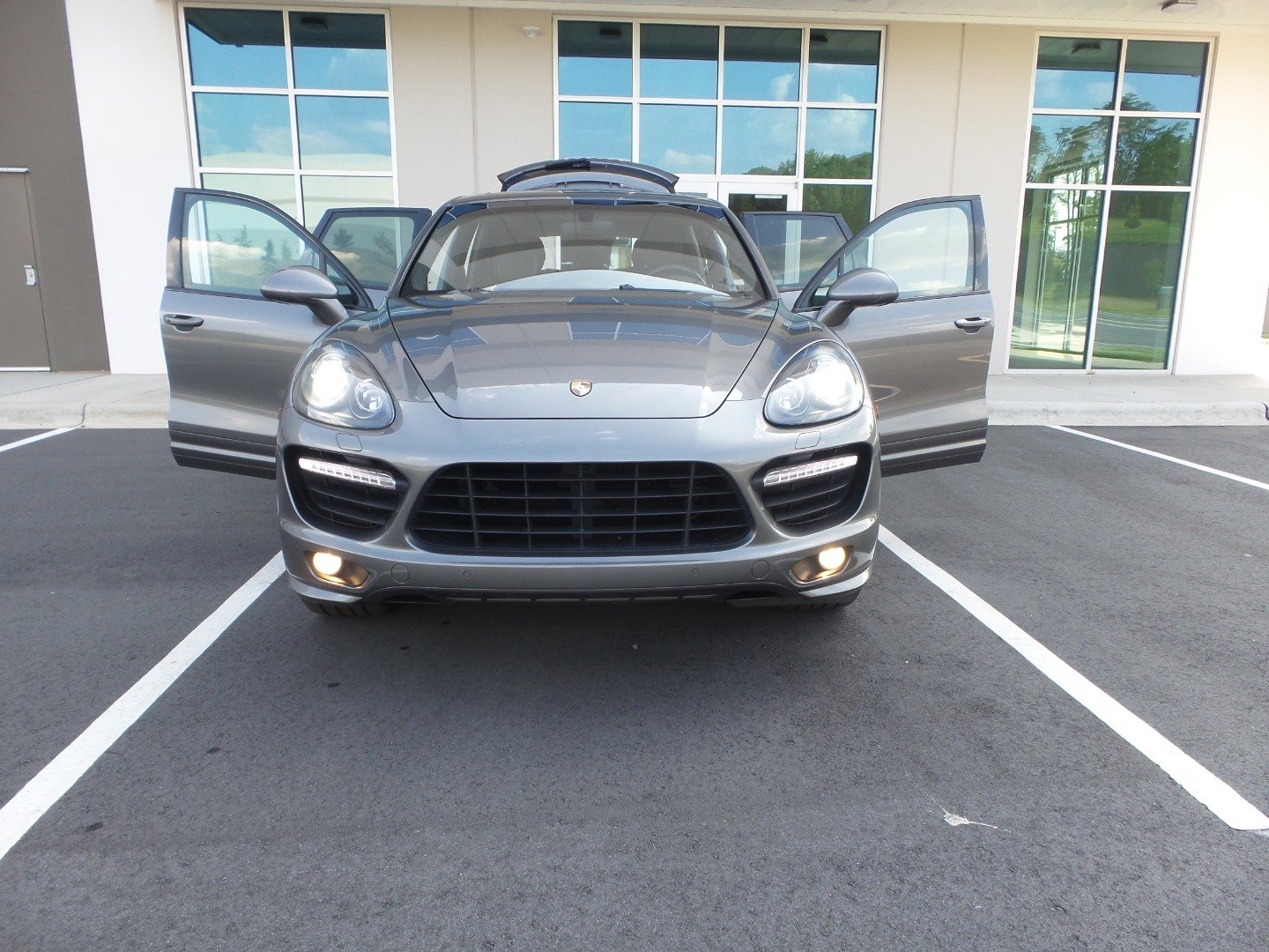 Used 2013 Porsche Cayenne GTS image 79