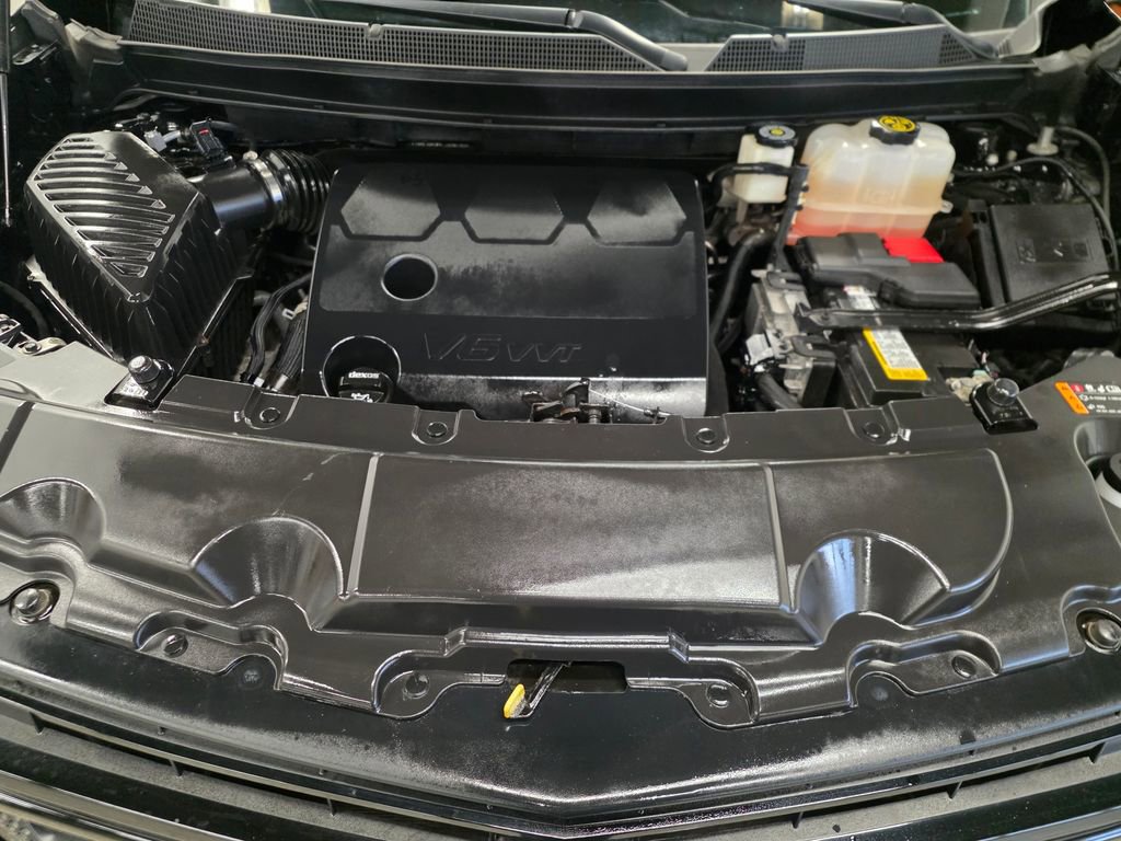 Used 2020 Chevrolet Traverse LT w/ LPO, Blackout Package image 16