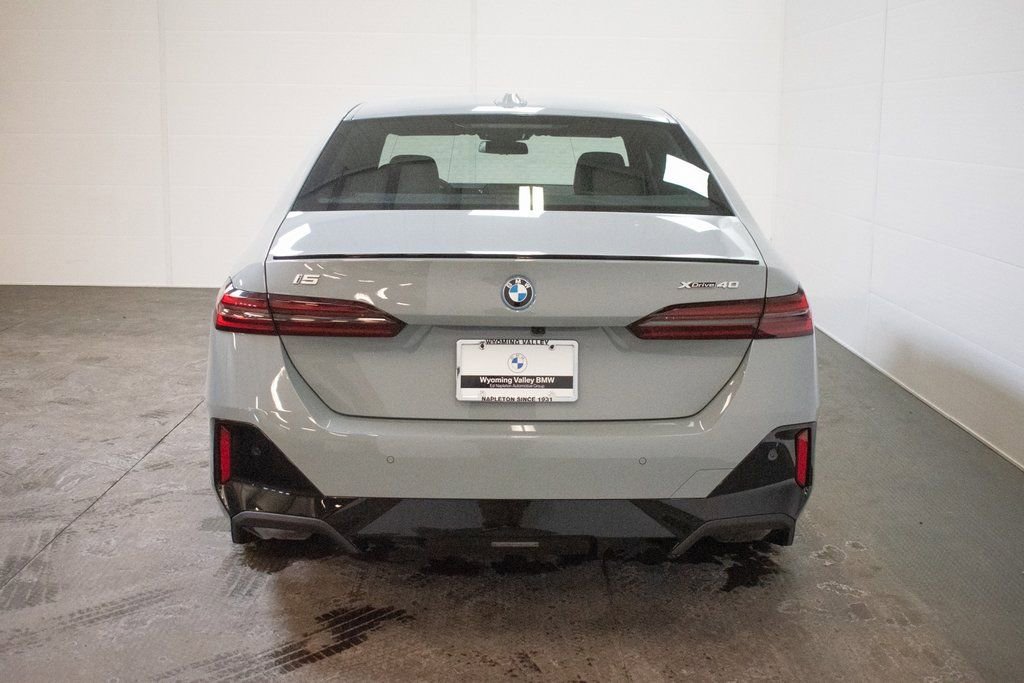 New 2026 BMW i5 eDrive40 w/ M Sport Package AWD/4WD image 5