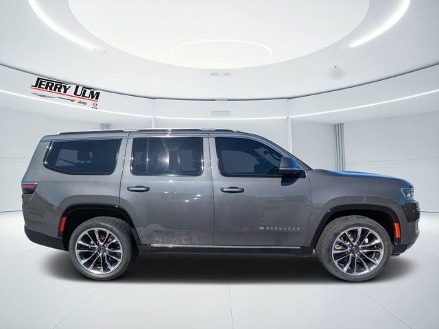 Used 2022 Jeep Wagoneer Series III w/ Premium Group I AWD/4WD image 2