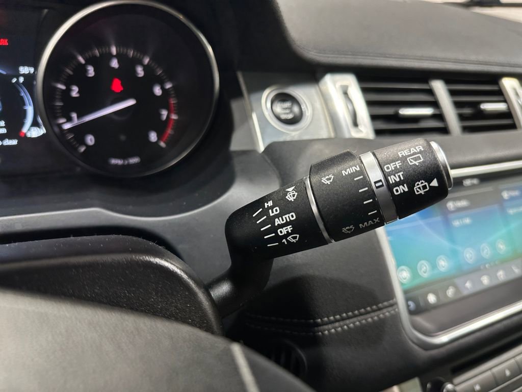 Used 2017 Land Rover Range Rover Evoque SE image 18