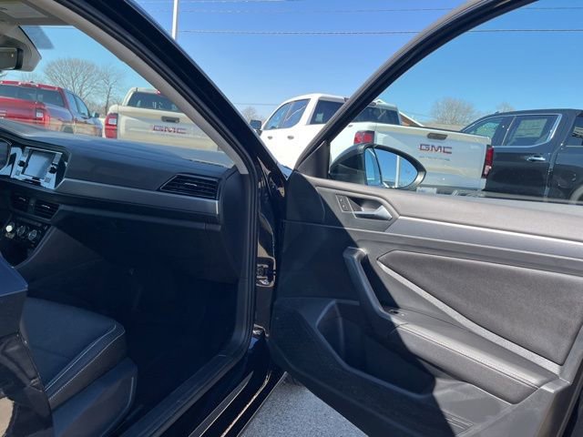 Used 2022 Volkswagen Jetta SE image 16