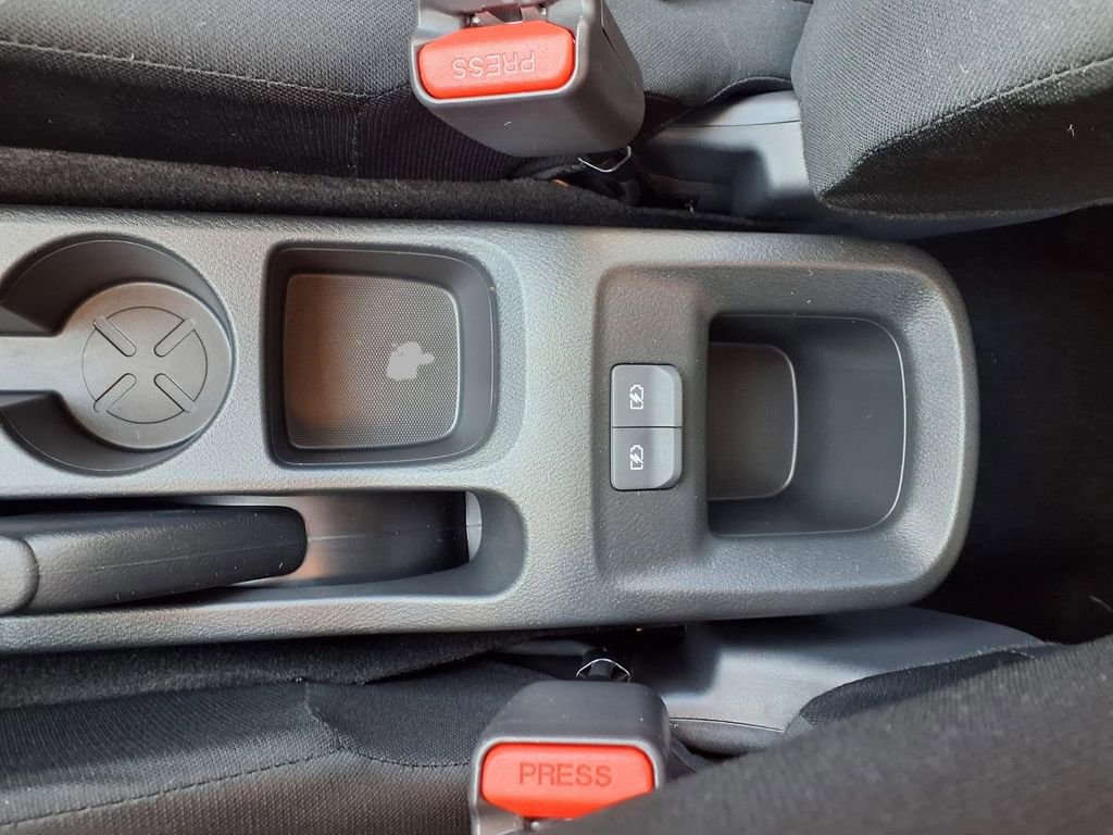 Certified 2025 Nissan Kicks Play S image 12