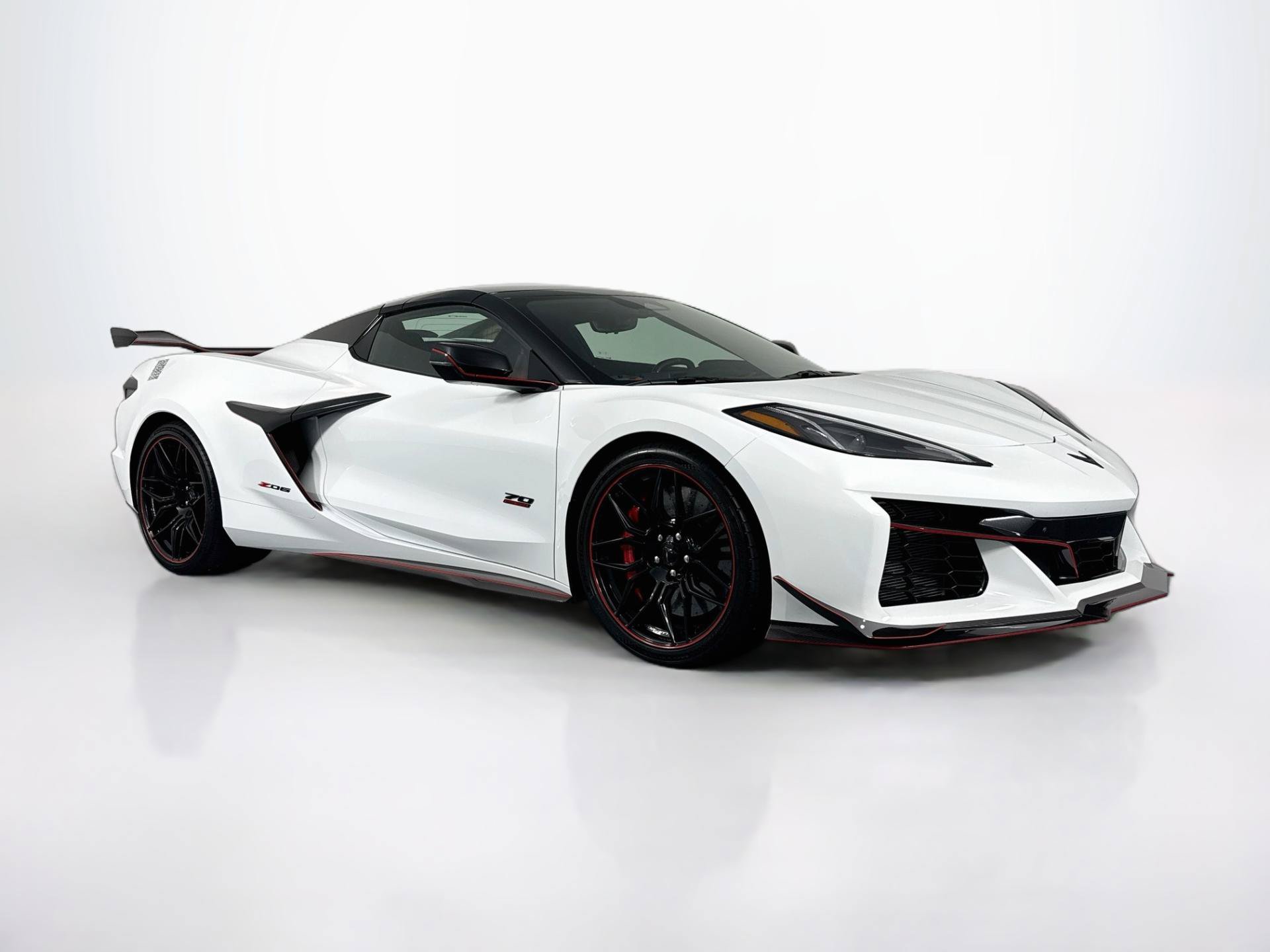 Used 2025 Chevrolet Corvette Z06 w/ Z07 Performance Package RWD image 3