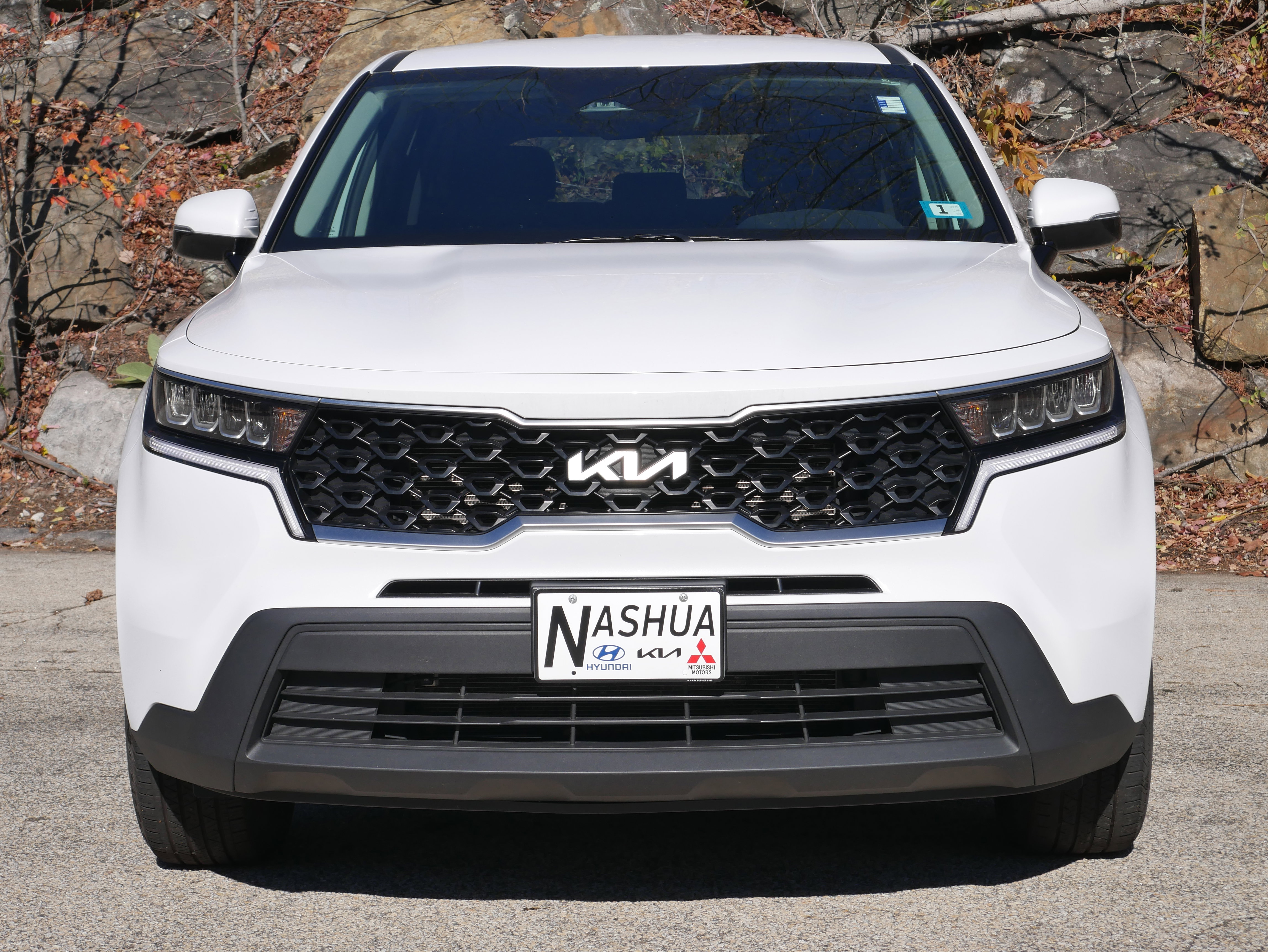 Used 2023 Kia Sorento LX image 2