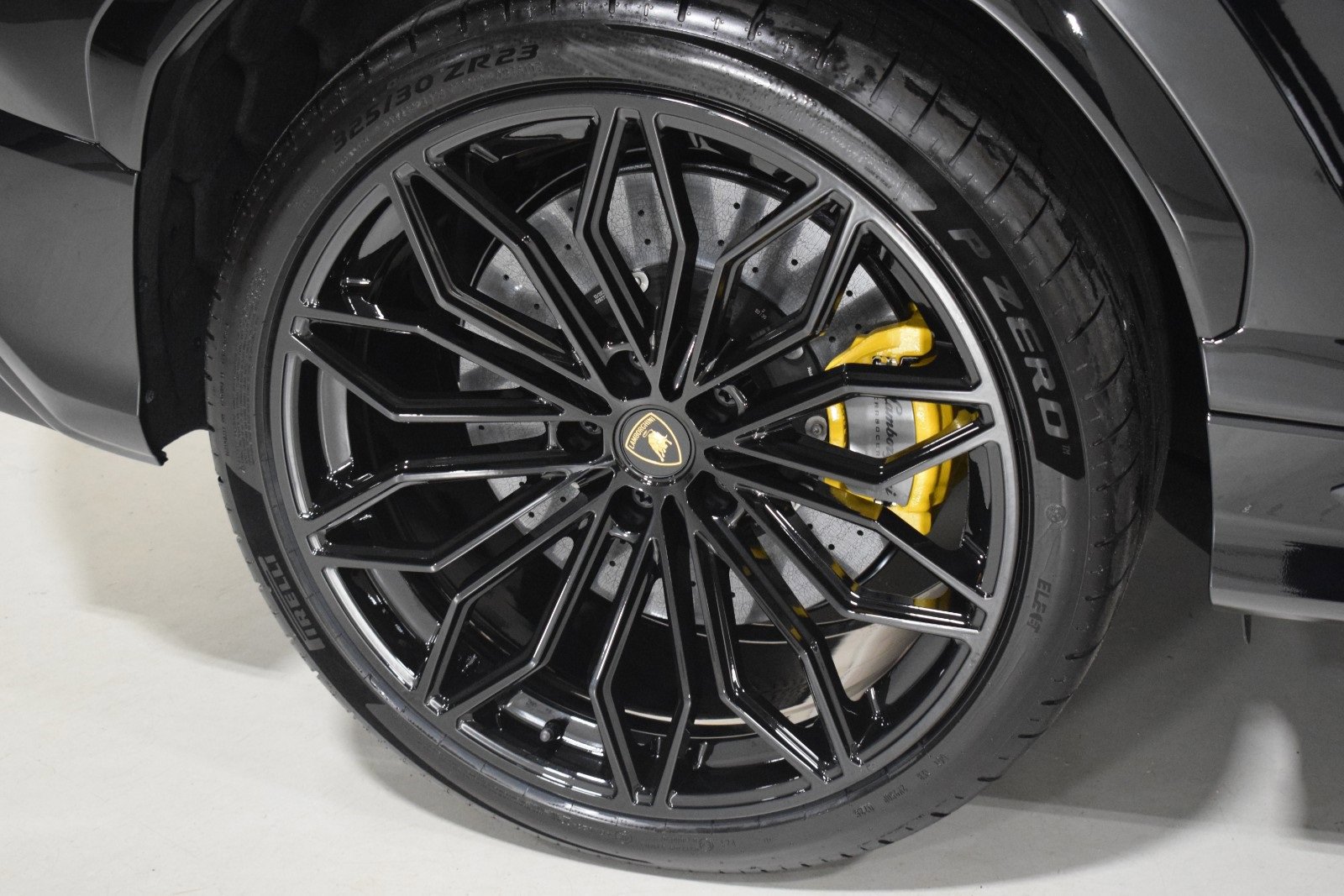 Used 2025 Lamborghini Urus SE image 15