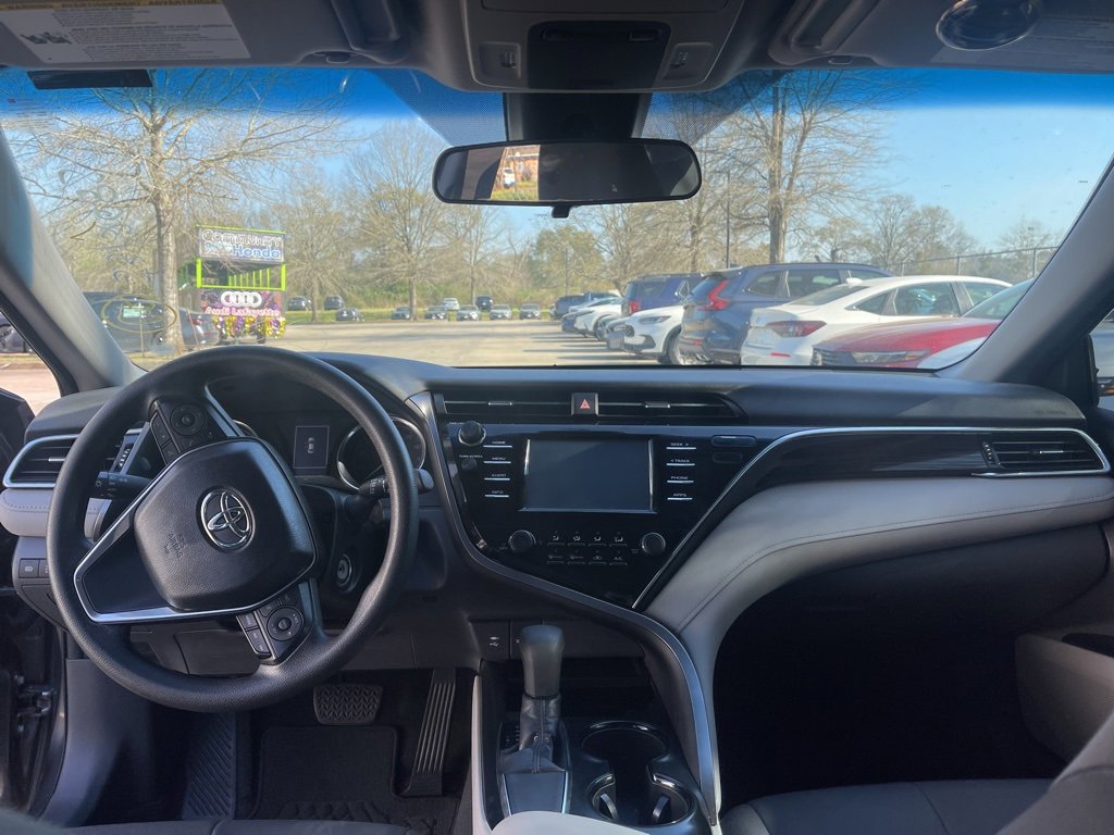 Used 2018 Toyota Camry LE image 11