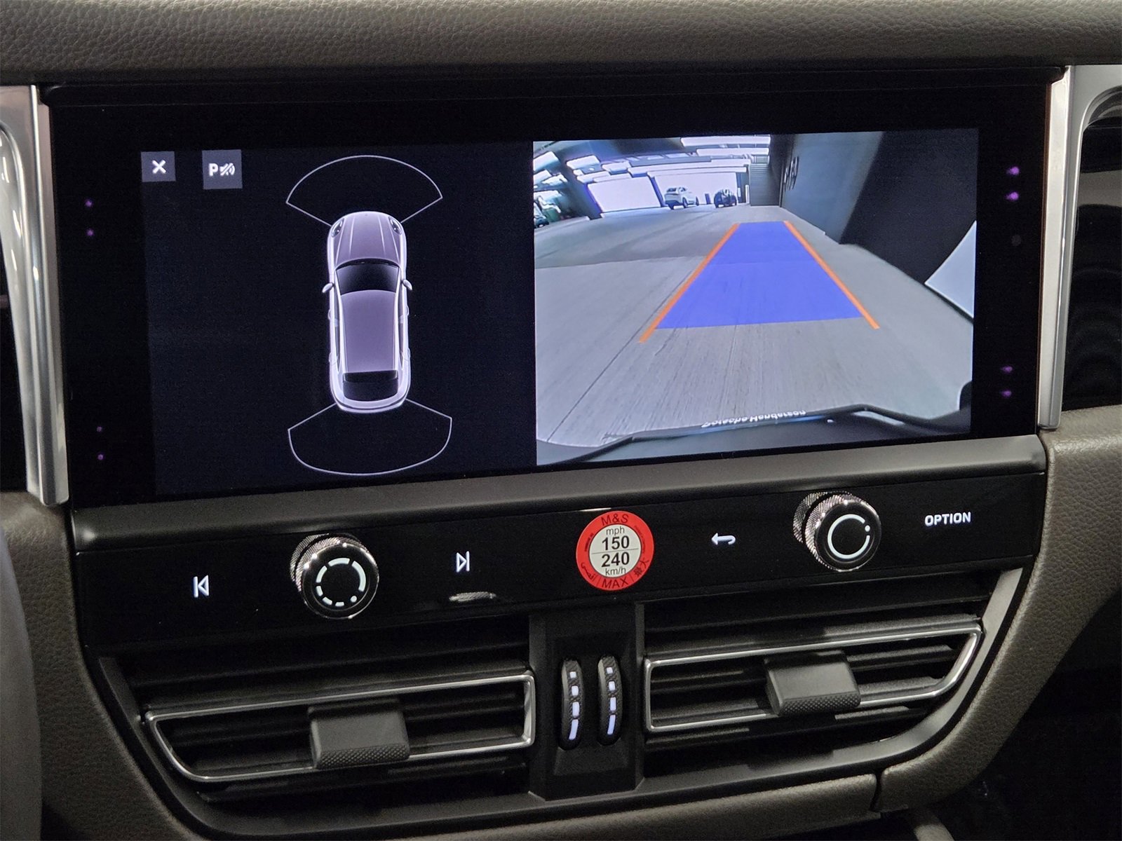 Certified 2025 Porsche Macan image 23