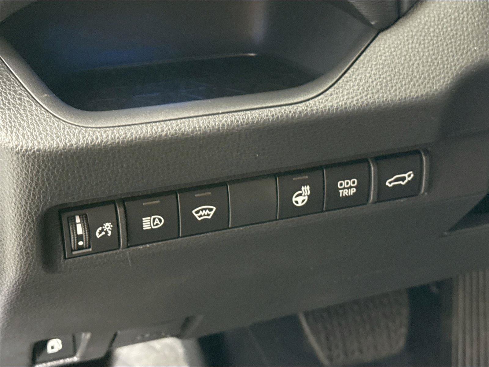 Used 2025 Toyota RAV4 XSE w/ Weather Package AWD/4WD image 20