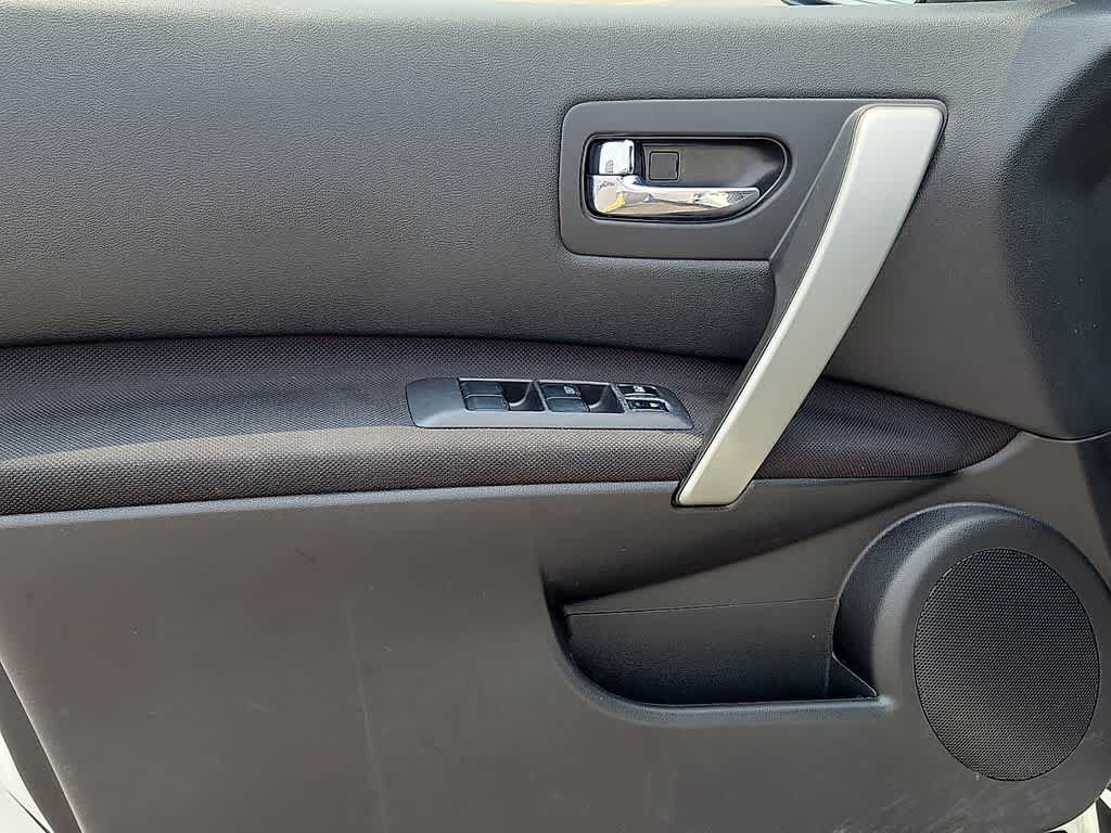 Used 2012 Nissan Rogue SV w/ Premium Pkg AWD/4WD image 10