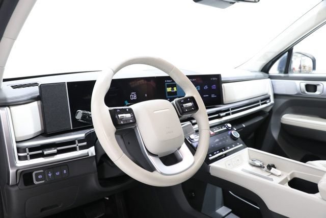 Used 2025 Hyundai Santa Fe SEL FWD image 15