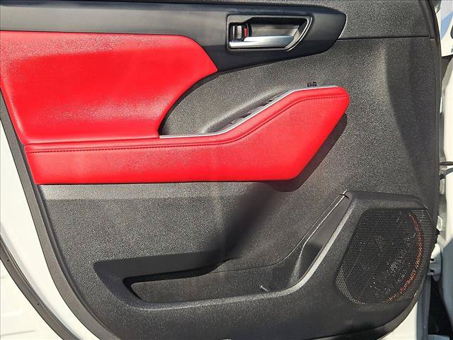 Used 2024 Toyota Highlander XSE AWD/4WD image 11