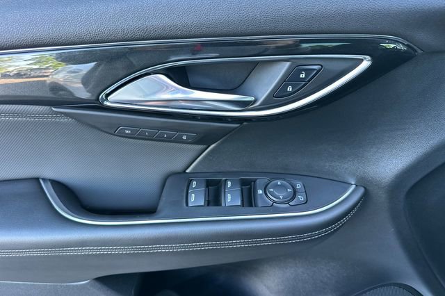 Used 2025 Buick Envision Preferred image 11