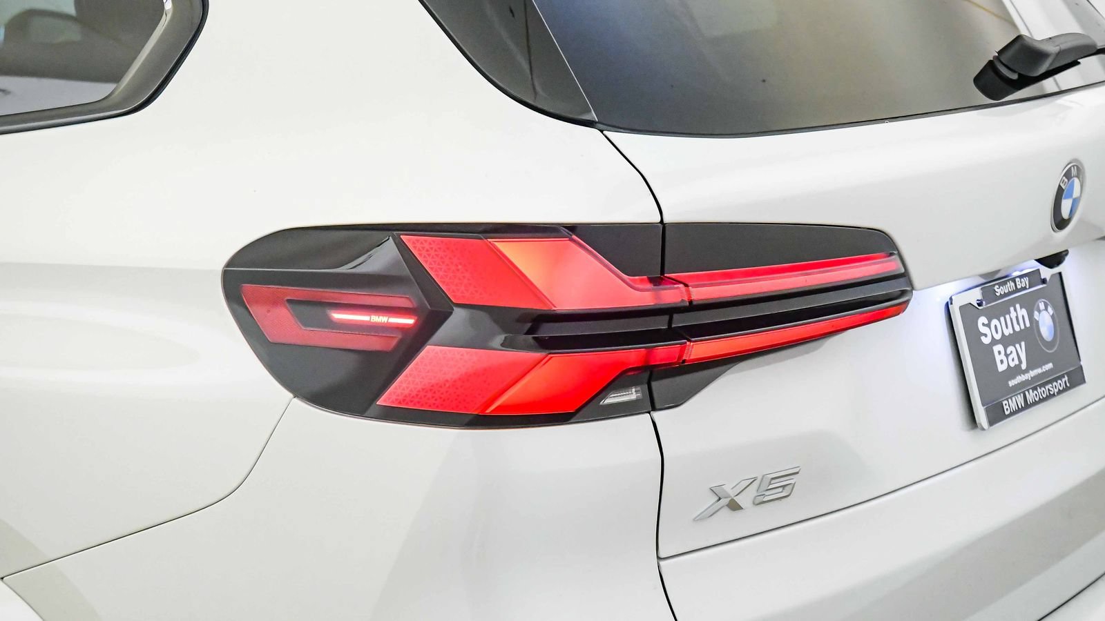 New 2026 BMW X5 xDrive40i w/ M Sport Package AWD/4WD image 12