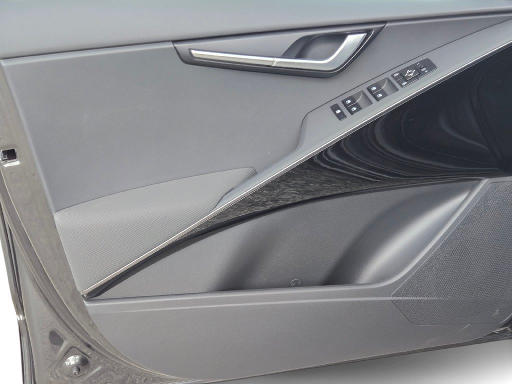 New 2026 Kia Niro EX FWD image 15