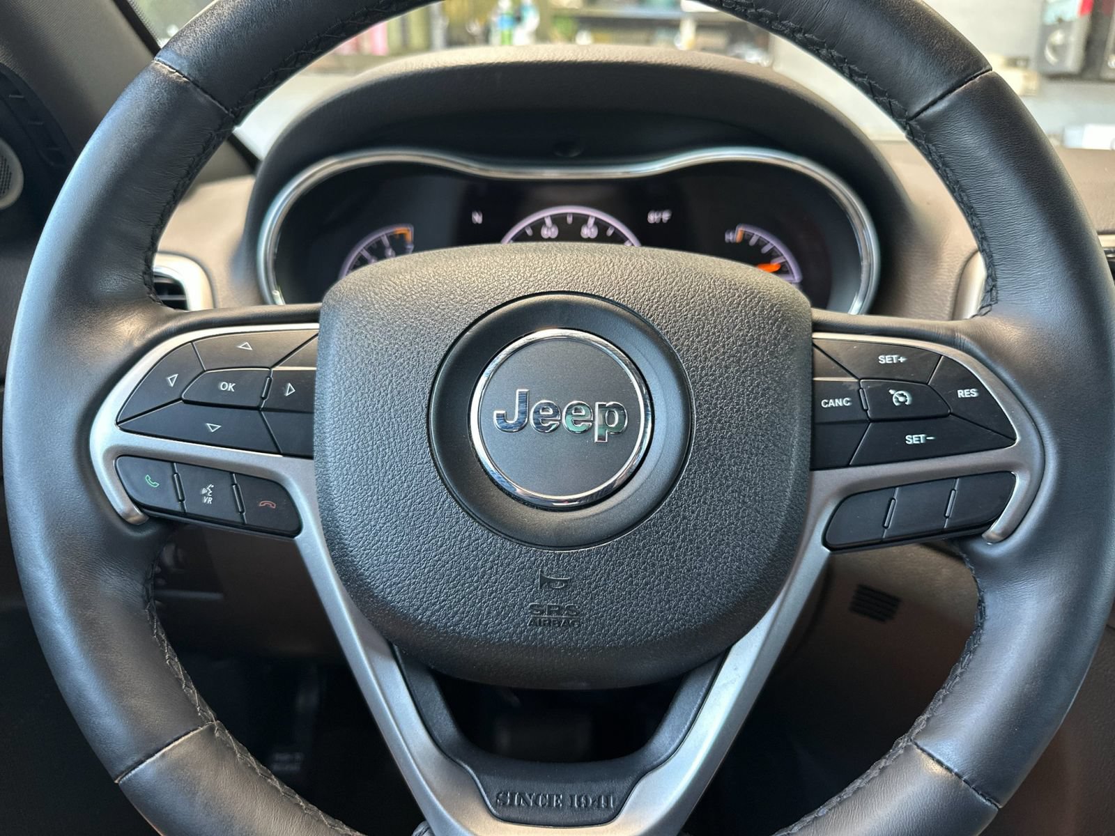 Used 2018 Jeep Grand Cherokee Altitude AWD/4WD image 25