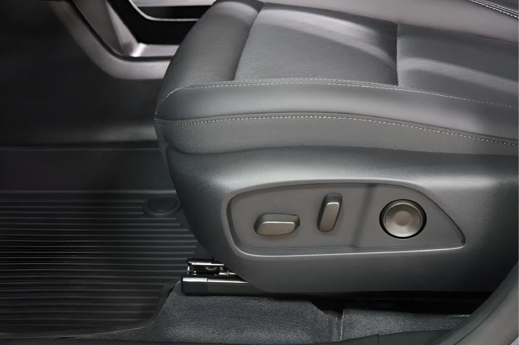 New 2027 Chevrolet Equinox LT w/ Convenience Package II FWD image 20