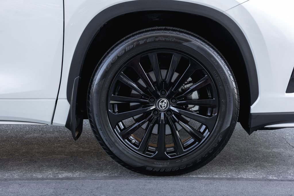 Certified 2024 Toyota Highlander XSE image 4