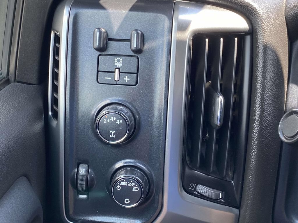 Used 2018 Chevrolet Silverado 2500 LT AWD/4WD image 28
