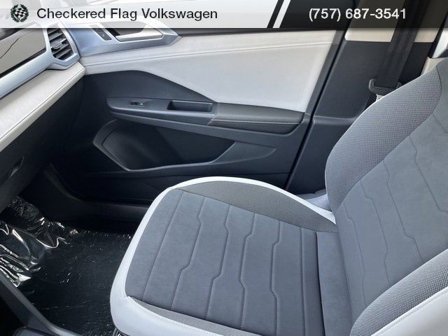 New 2025 Volkswagen Taos SE image 42